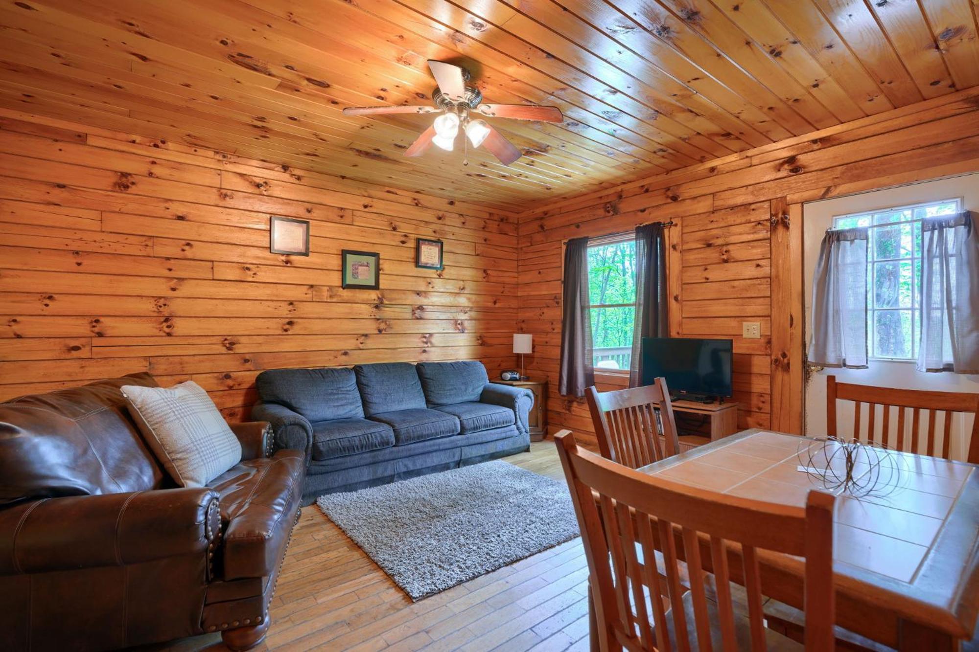 Blue Rose Cabins - Pine Ridge Cabin Logan Luaran gambar